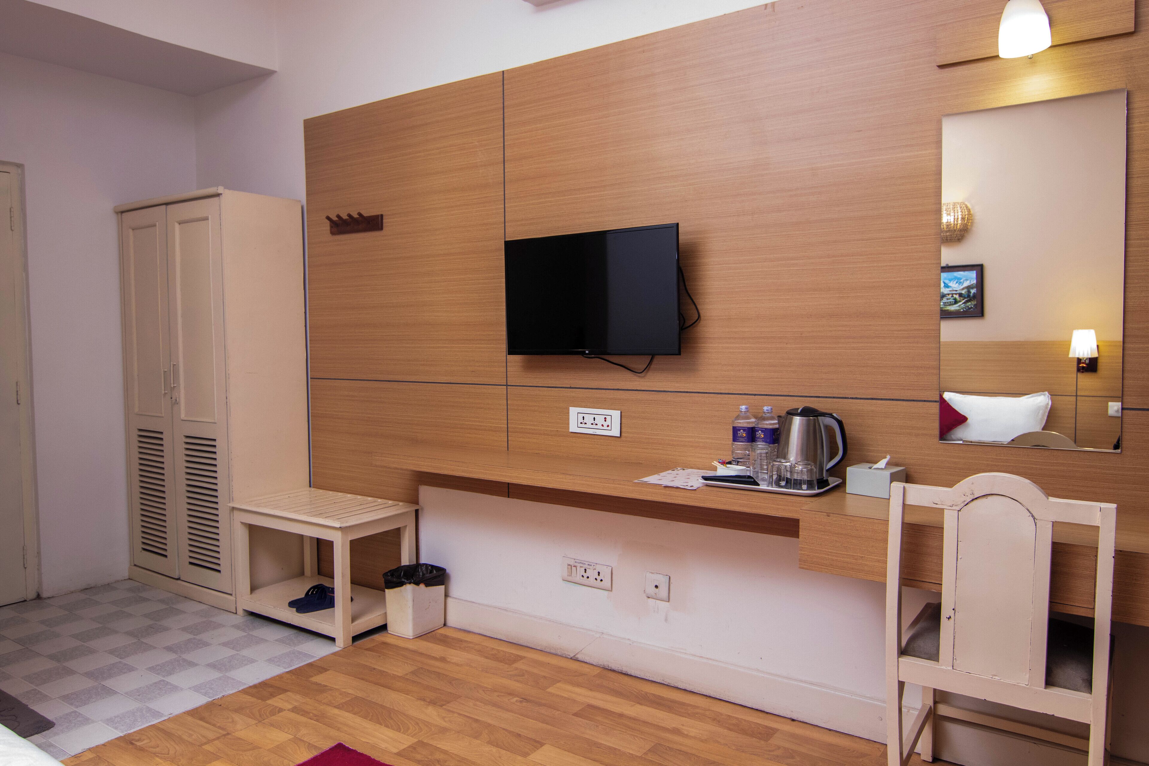 desk, laptop workspace, free wifi, bed sheets