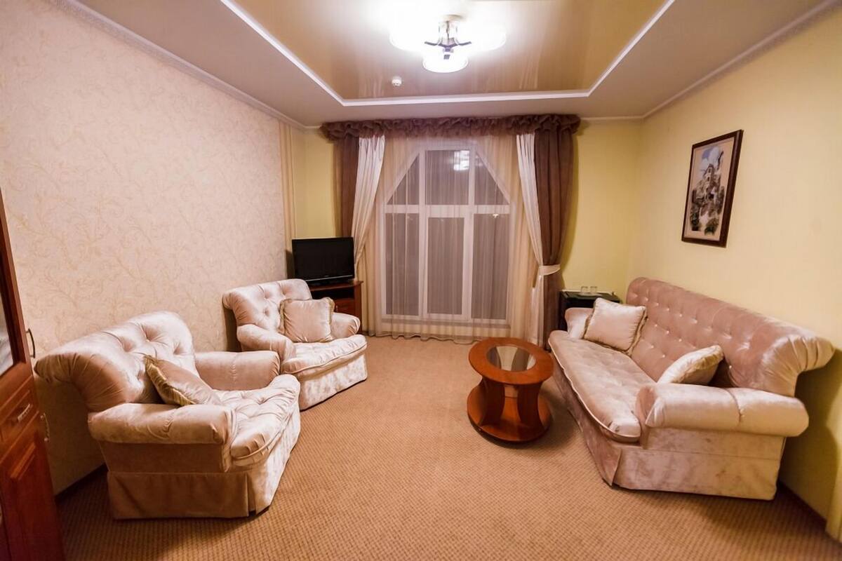 Suite, 1 Bedroom | Living room | Flat-screen TV
