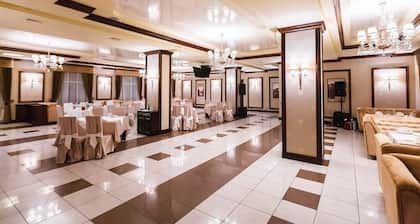 Riviera Hotel