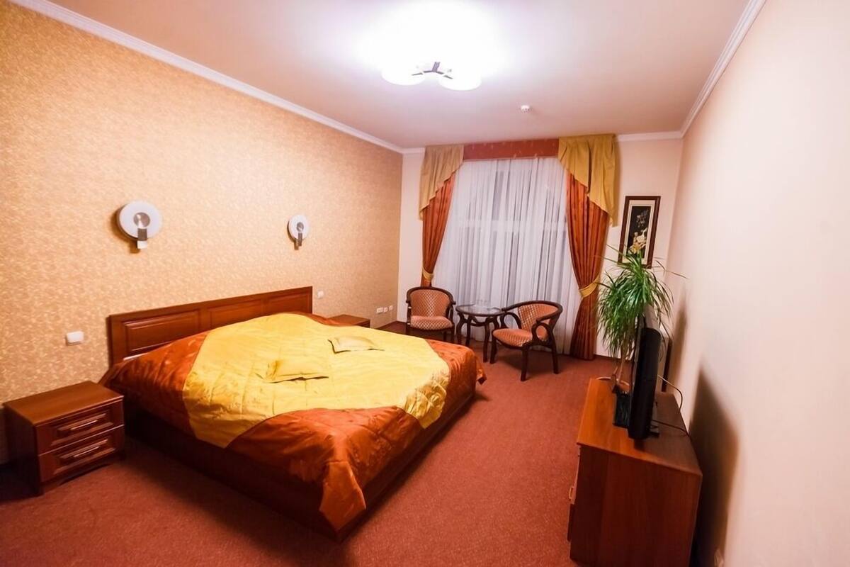 Superior Double Room | In-room safe, desk, rollaway beds (surcharge), WiFi (free)