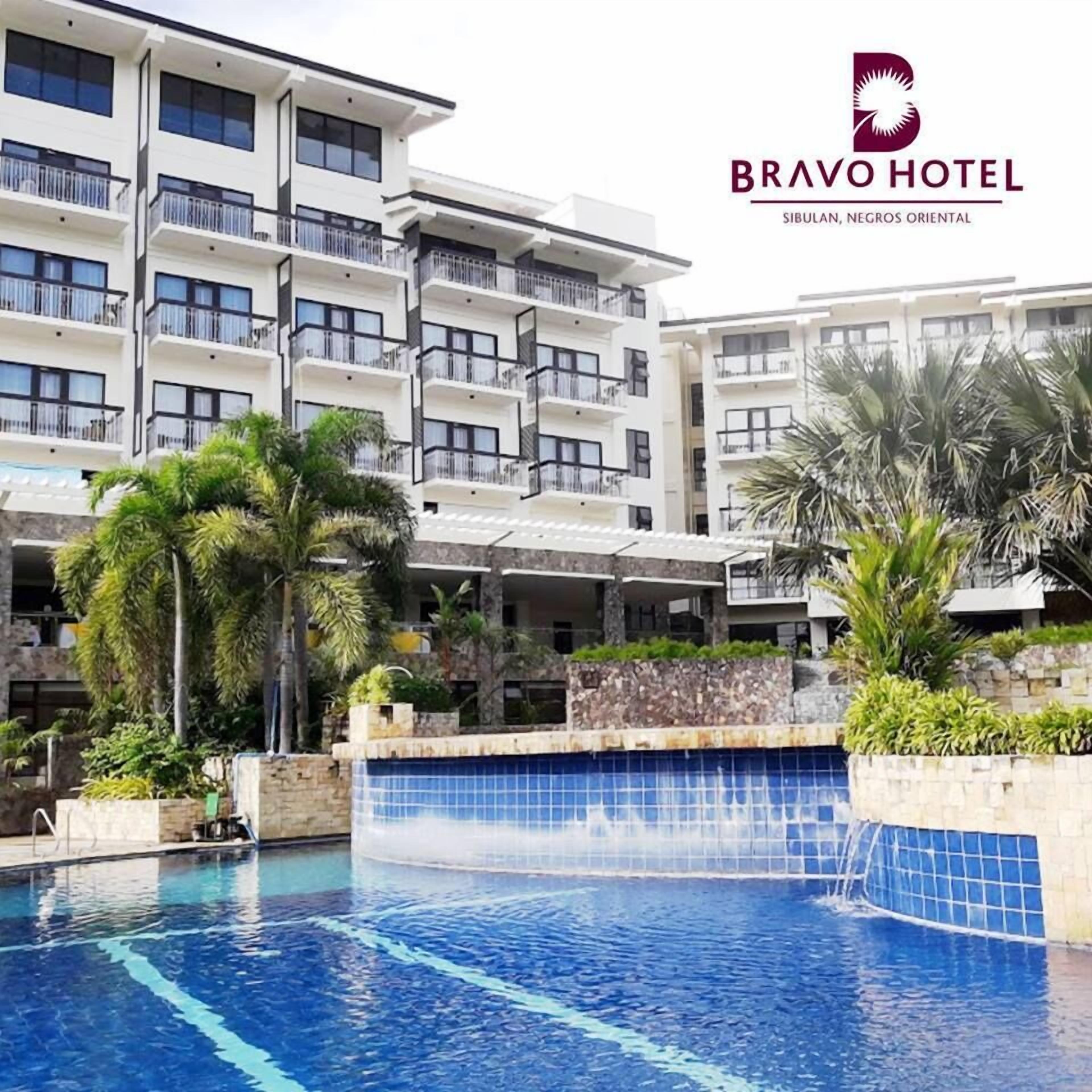 3 outdoor pools, open 7:00 AM to 8:00 PM, pool umbrellas, sun loungers