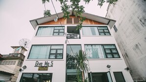 A hostel with a sign reading "Give Me 5 Hostel" and a balcony with a sign "No Hostels". - Give Me 5 Hostel (Chiang Mai)