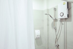 Shower kamar mandi