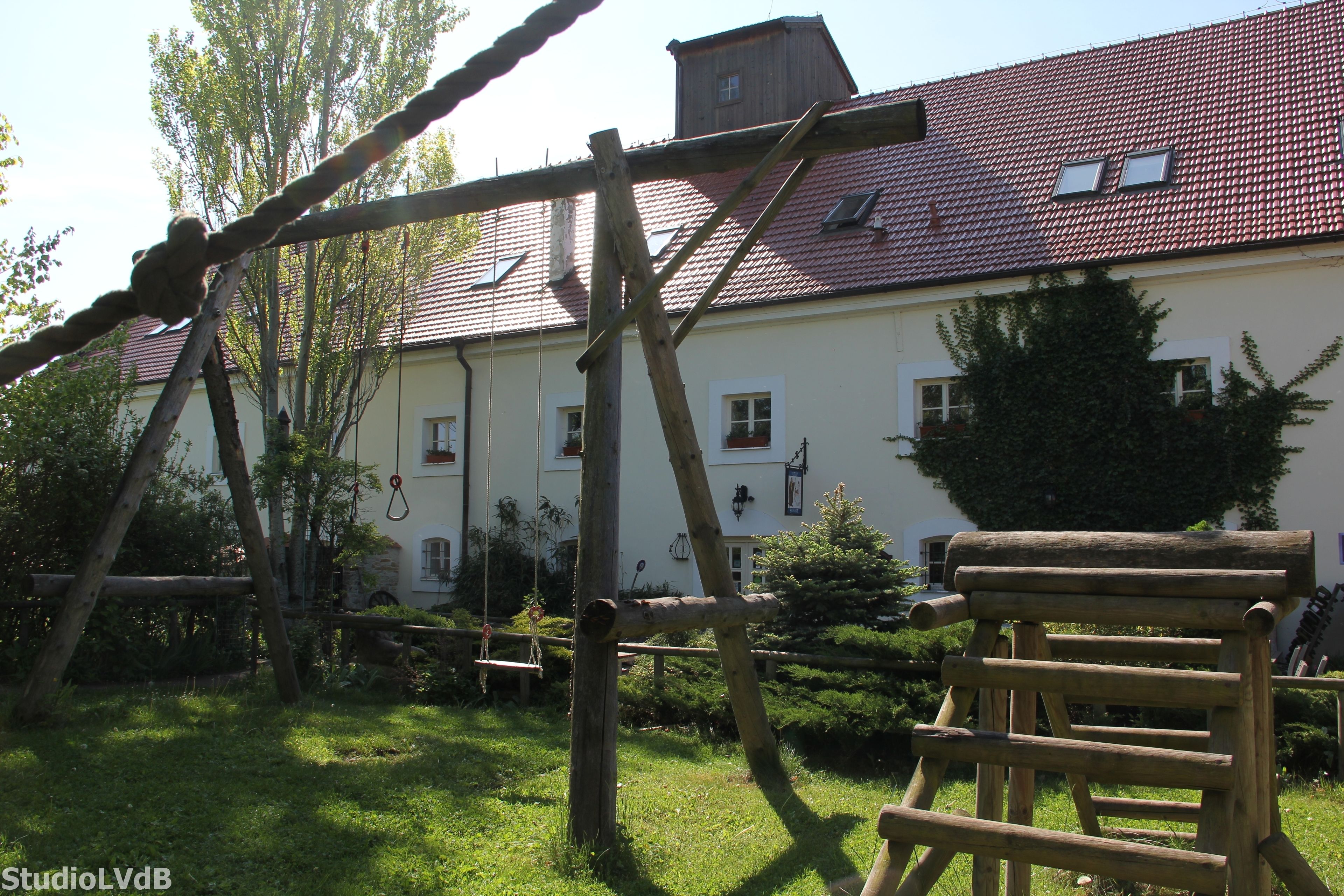 children’s play area – outdoor