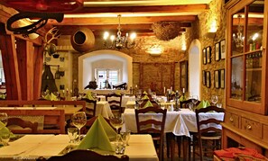Free daily buffet breakfast - Auberge de Provence (Tuchomerice)