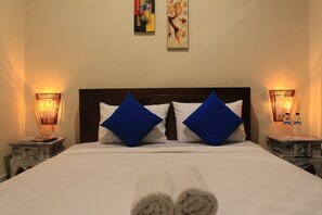 In-room safe, free WiFi, bed sheets - Chillin Kuta Homestay (Tuban)