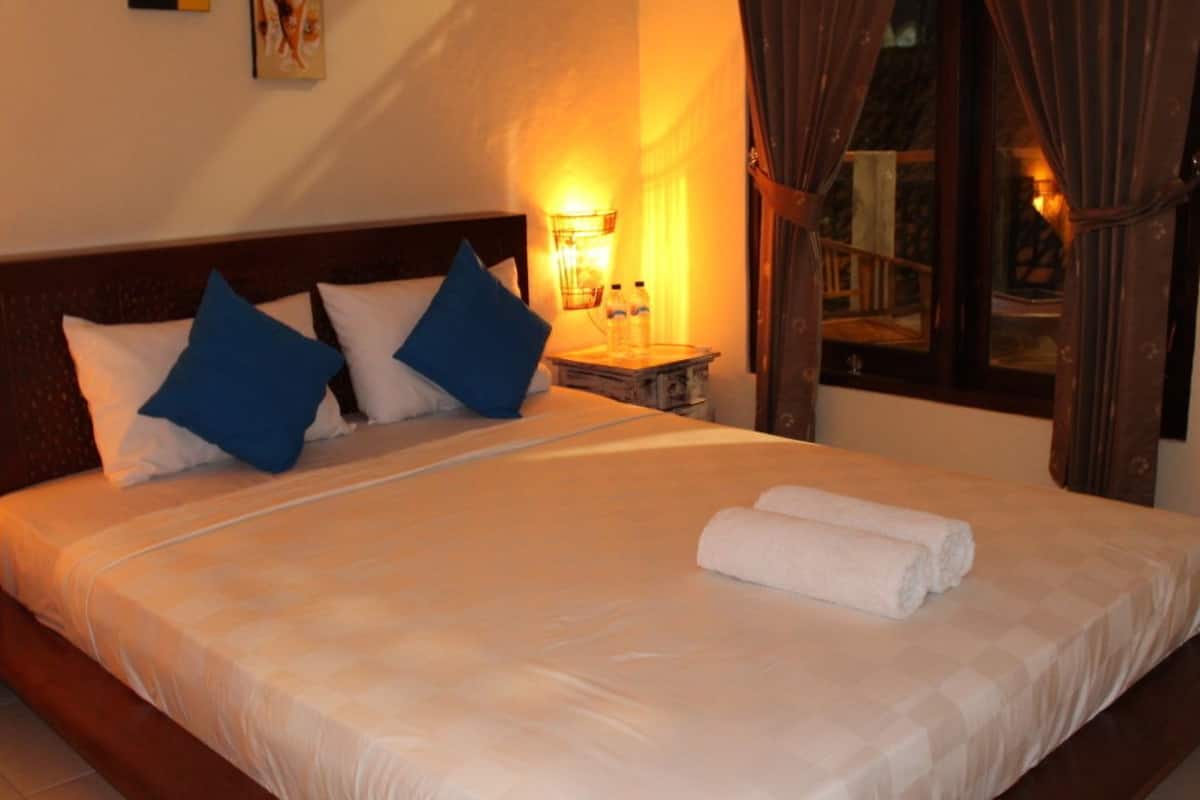 in-room safe, free wifi, bed sheets