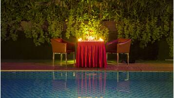 Una piscina cubierta