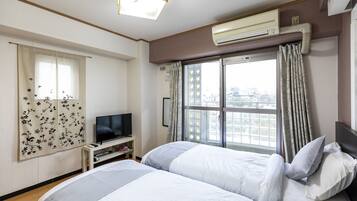 Twin Room, Non Smoking | Desk, free WiFi, bed sheets