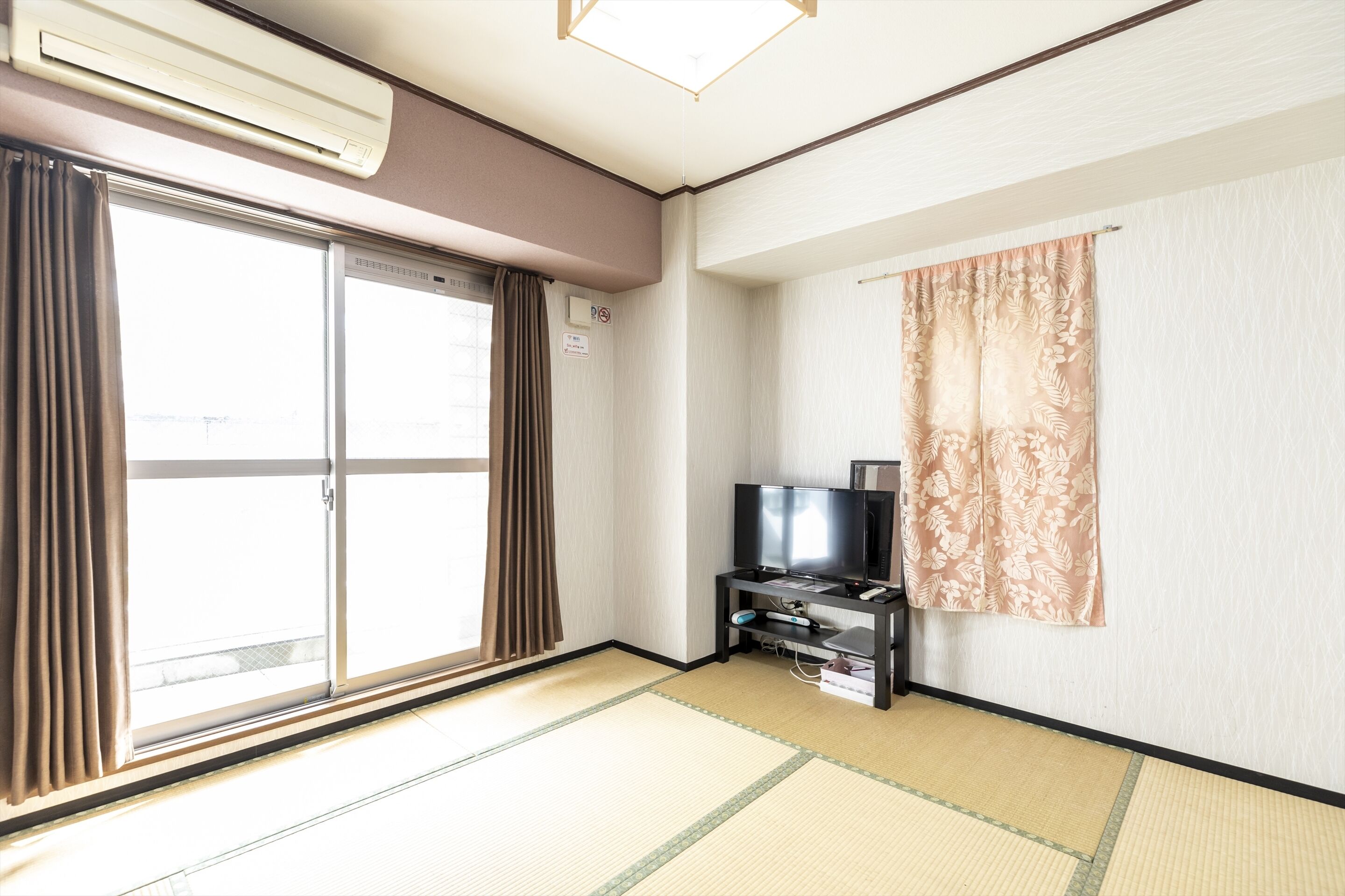 Japanese Room- Triple | Desk, free WiFi, bed sheets
