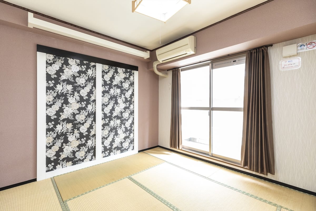 Japanese Room- Triple | Desk, free WiFi, bed sheets