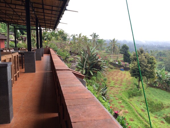 บริการอาหารเช้า อาหารกลางวัน อาหารเย็น, อาหารนานาชาติ