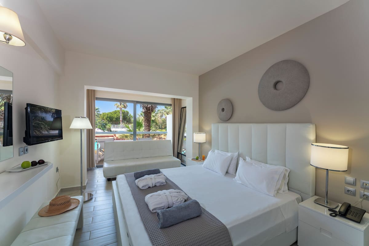 Habitació doble, vistes al jardí | 1 dormitori, minibar, caixa forta a l'habitació i escriptori
