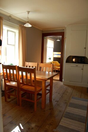 Fridge, microwave, oven, stovetop - Mallboden Café & Vandrarhem (Motala)