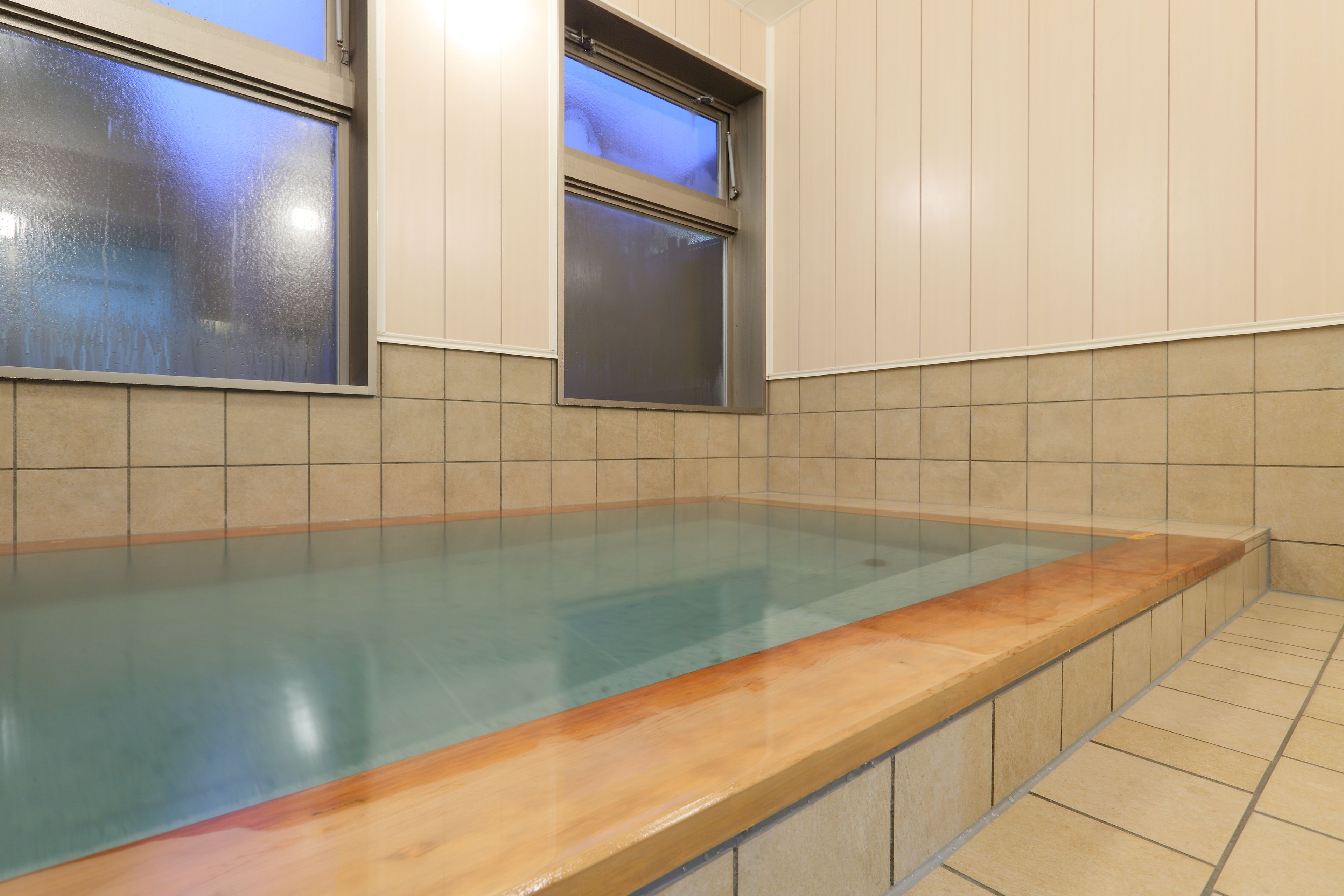 Indoor spa tub