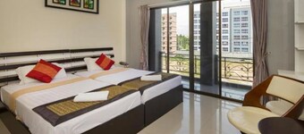 Royal Q&D Suites Hotel