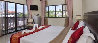 Royal Q&D Suites Hotel