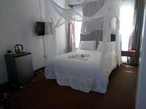 1 slaapkamer, pillowtop-bedden, een minibar, een bureau