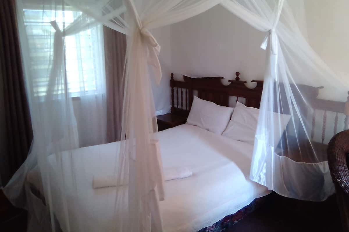 Economy Double Room, 1 Bedroom | 1 bedroom, pillow-top beds, minibar, desk