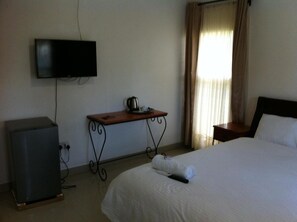 1 bedroom, pillow-top beds, minibar, desk