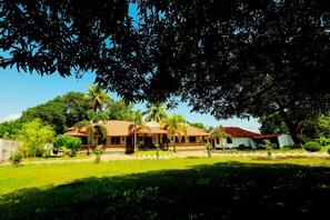 Fachada de la propiedad