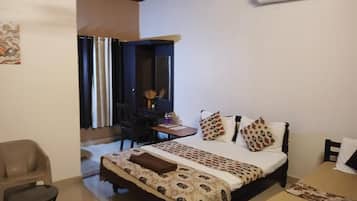 Deluxe Triple Room, 2 Bedrooms, Beach View | Busa memori, langsir/tirai gelap terus, kalis bunyi, Wi-fi percuma