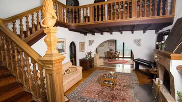 Villa, 2 Bedrooms, Mountain View | Living area