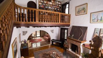 Villa, 2 Bedrooms, Mountain View | Living area