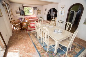 Villa, 2 chambres, vue montagne | Coin séjour