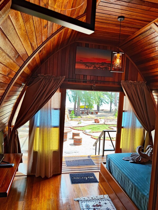 Cabin | Living area | LED TV - Mumsa Beach Resort & Restaurant (Thap Sakae)