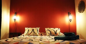 Basic-Zimmer, 1 Queen-Bett, eigenes Bad | Schallisolierte Zimmer, kostenloses WLAN