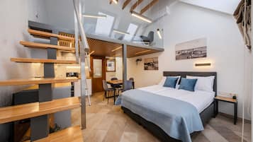 Loft Exclusive, vista fiume | Biancheria da letto di alta qualità, materassi a doppio strato