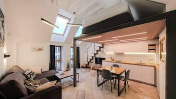 Deluxe Loft, Courtyard View | Floor plan