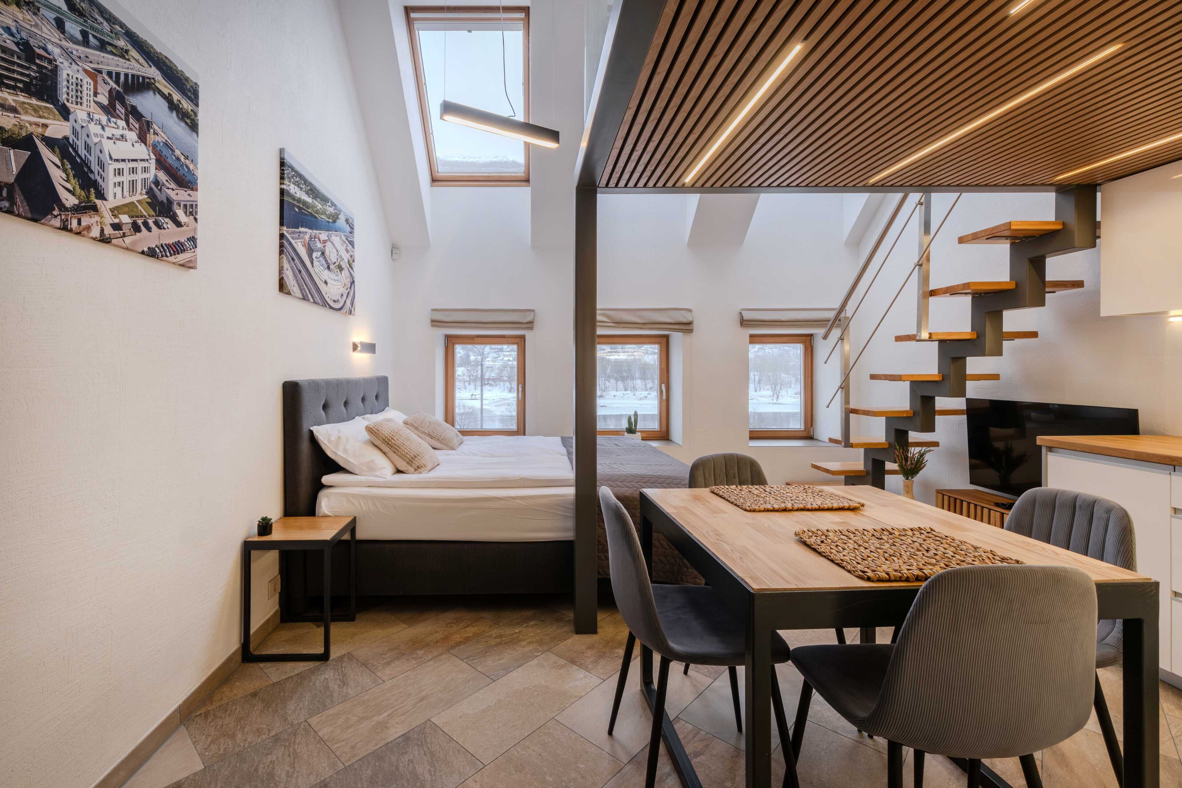 Family Studio, River View | In-room dining