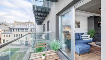 Luxury Apartment, 1 Bedroom, Kitchen, Courtyard View | Terrace/patio
