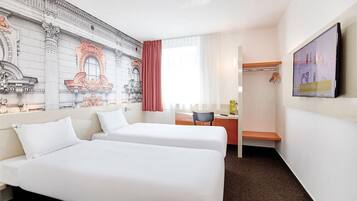 Bàn, phòng cách âm, bàn ủi/dụng cụ ủi quần áo