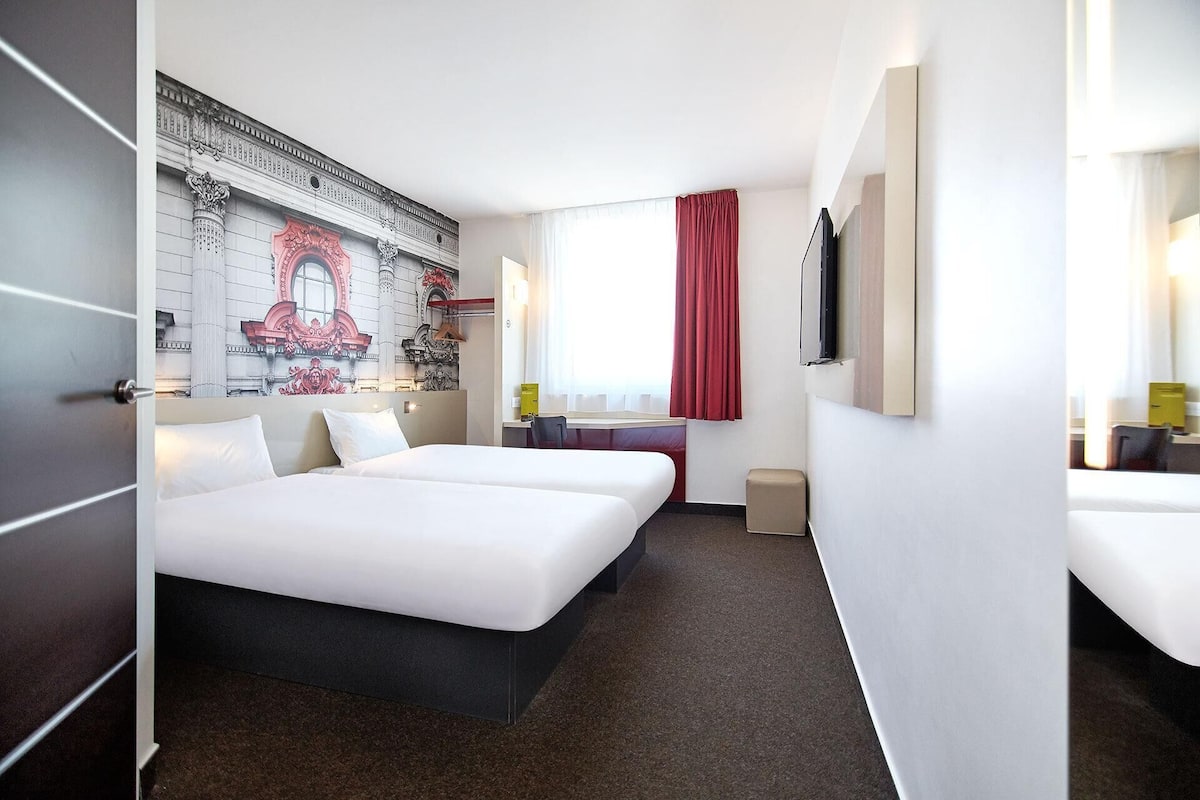 Twin Room | Desk, soundproofing, iron/ironing board, free WiFi