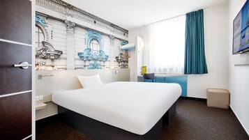 Bàn, phòng cách âm, bàn ủi/dụng cụ ủi quần áo