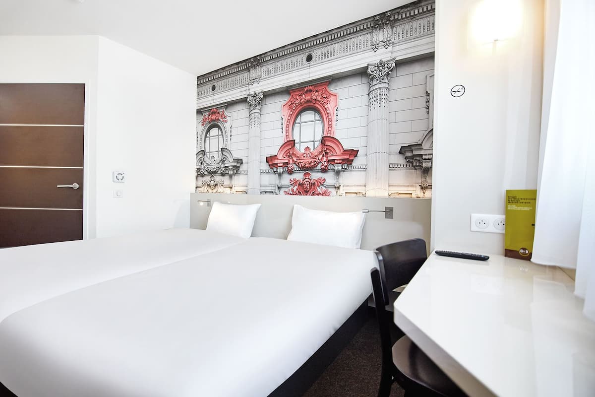 desk, soundproofing, iron/ironing board, free wifi