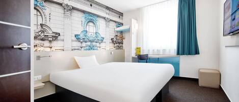 Bàn, phòng cách âm, bàn ủi/dụng cụ ủi quần áo