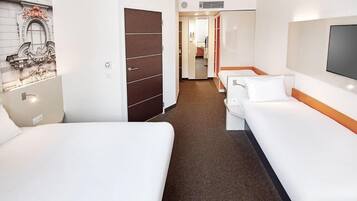 Desk, soundproofing, iron/ironing board, free WiFi