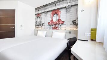 Escrivaninha, quartos à prova de som, ferros/tábuas de passar roupa