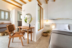 Quarto casal ou duplo superior, banheira de hidromassagem | Escrivaninha, quartos à prova de som, ferros/tábuas de passar roupa