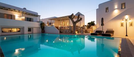 Outdoor pool, pool loungers