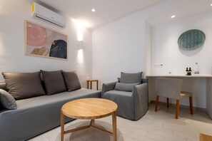 Superior Suite, 2 Bedrooms, Jetted Tub | Living room | Flat-screen TV - Anemomylos Residence (Paros)