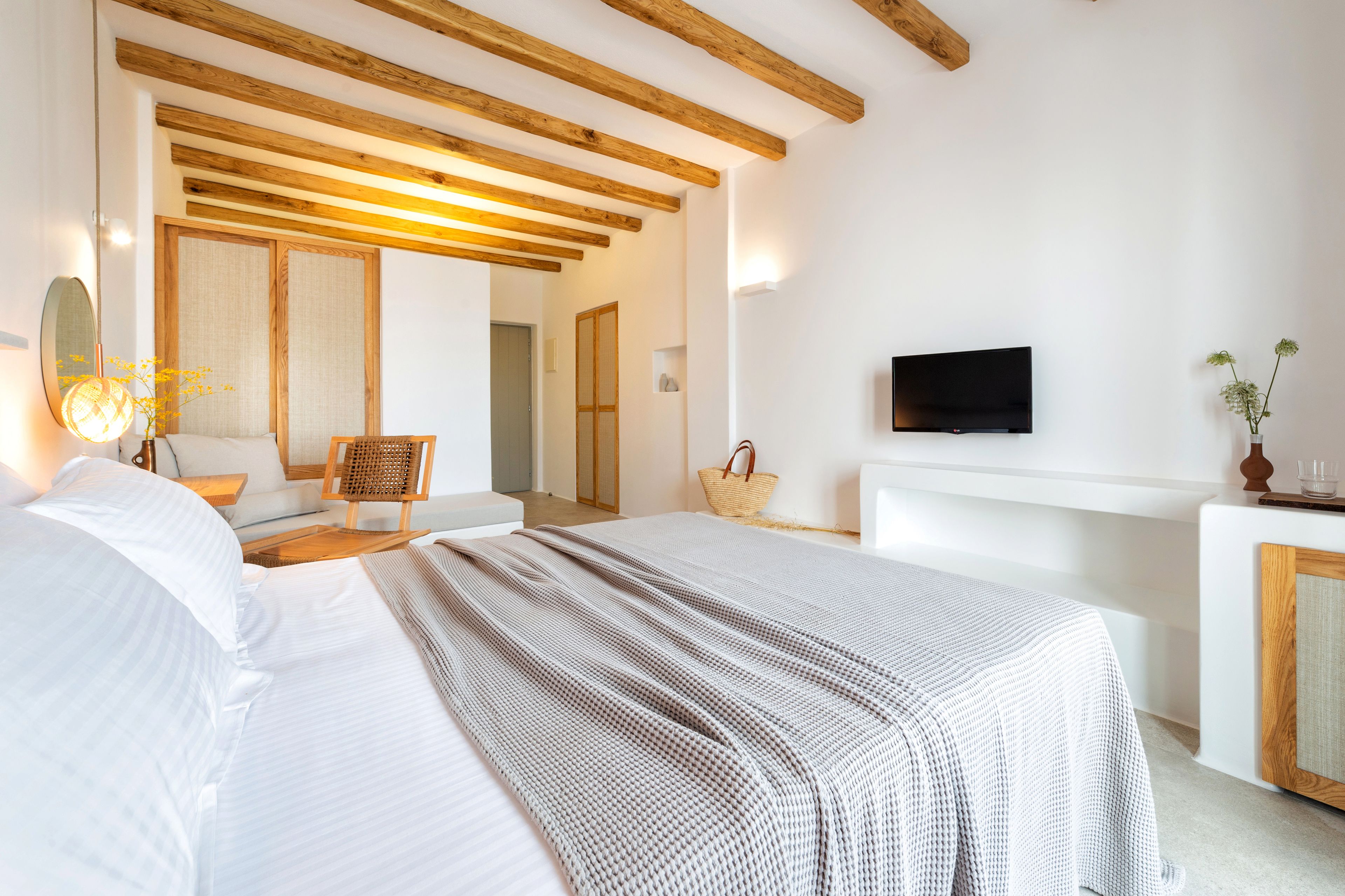 superior double or twin room, jetted tub | desk, soundproofing, iron/ironing board, cots/infant beds