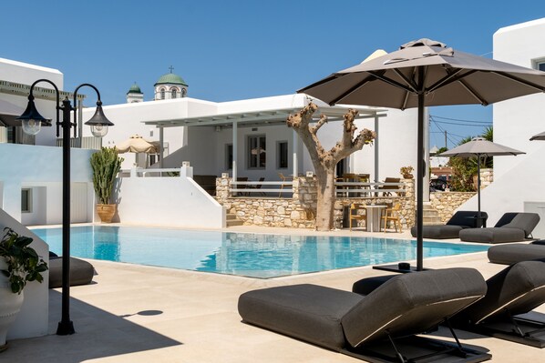 Outdoor pool, pool loungers