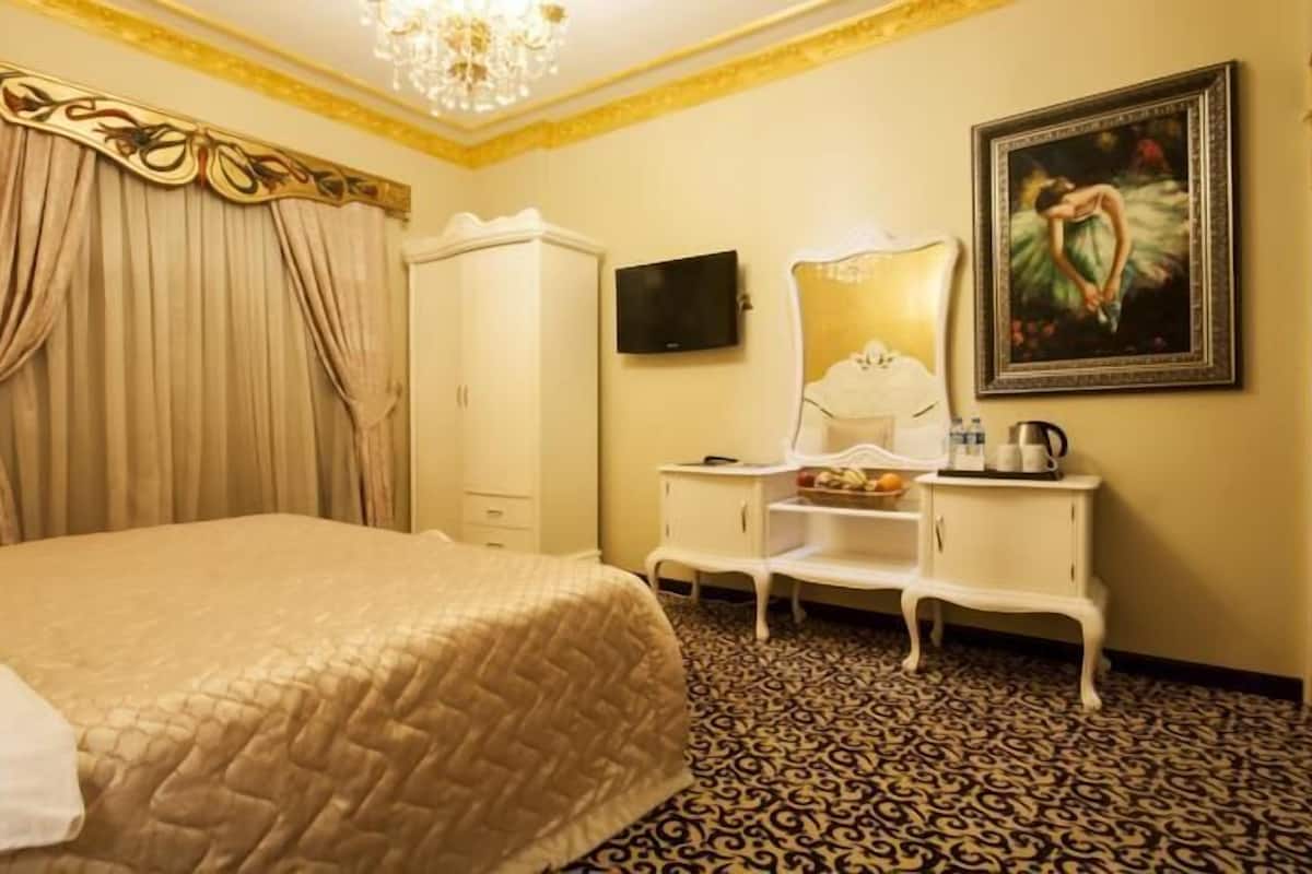 In-room safe, individually decorated, individually furnished, desk
