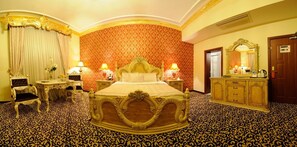 In-room safe, individually decorated, individually furnished, desk - Kaya Premium Hotel (Adana)