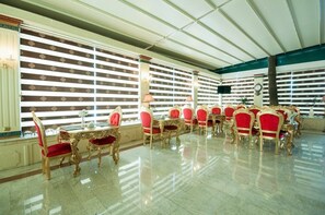 含每日吃到飽早餐